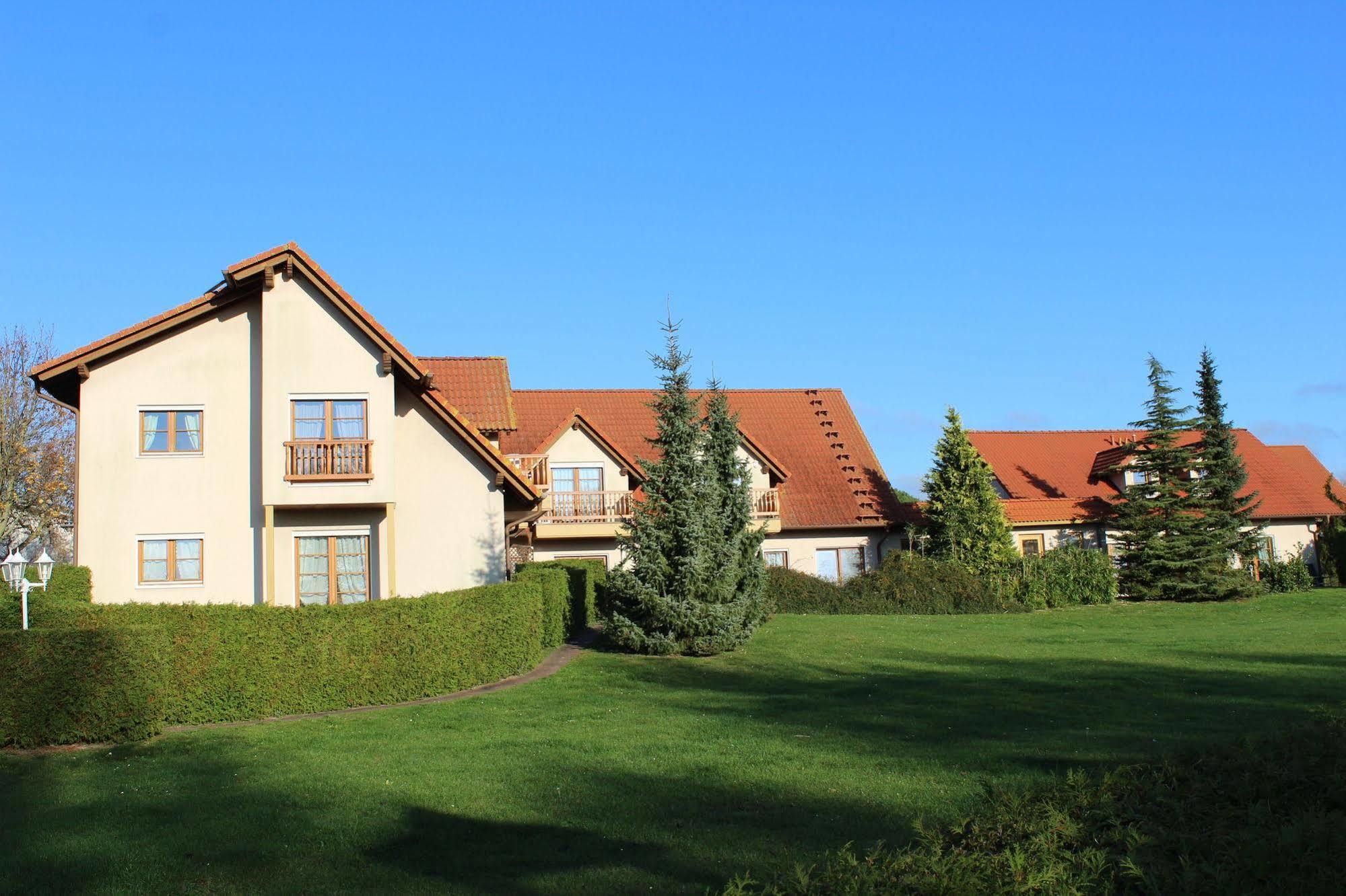Ferienwohnanlage Schwabe Mit Schwimmbad Rerik Exterior foto